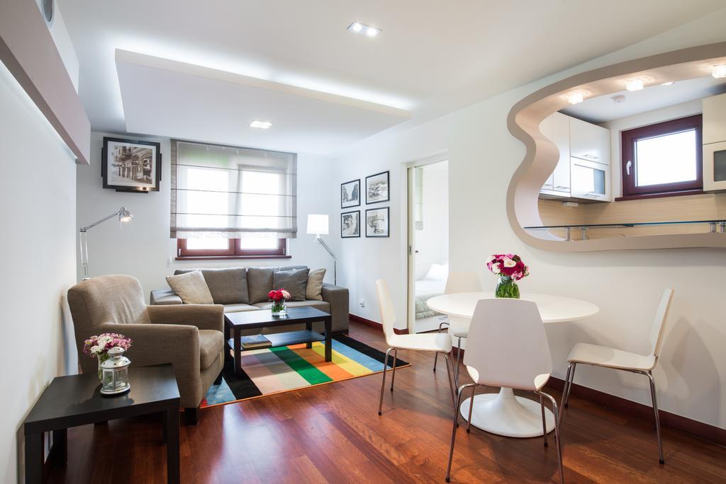 18 Apartment *