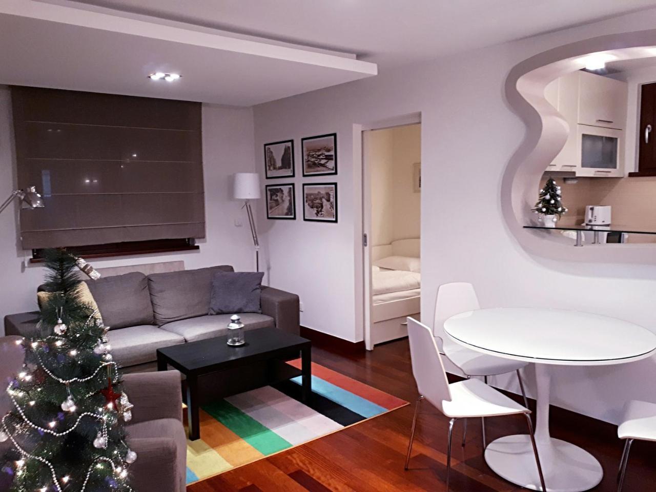 18 Apartment *